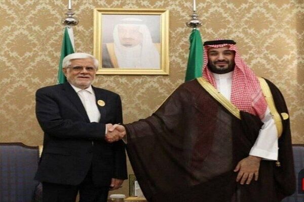 دیدار عارف با بن‌سلمان در حاشیه اجلاس سازمان همکاری‌ اسلامی
