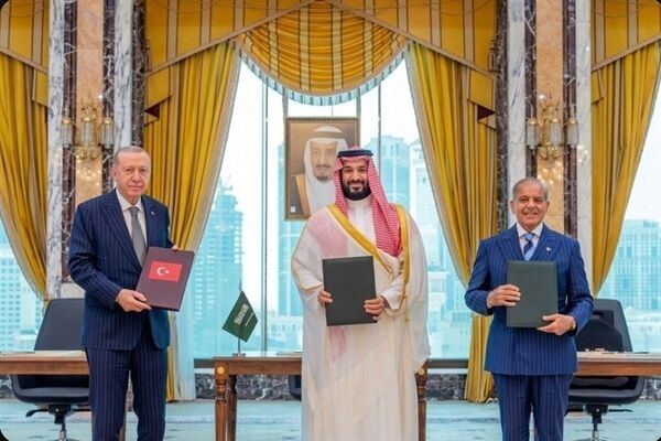 سفر هیات پاکستان به ریاض برای شرکت در نشست کمیته راهبردی سیاسی و دفاعی «توافق مکه»