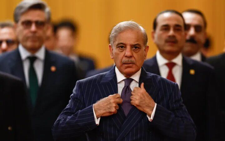 شهباز شریف با هیات بلندپایه پاکستانی وارد تهران شد