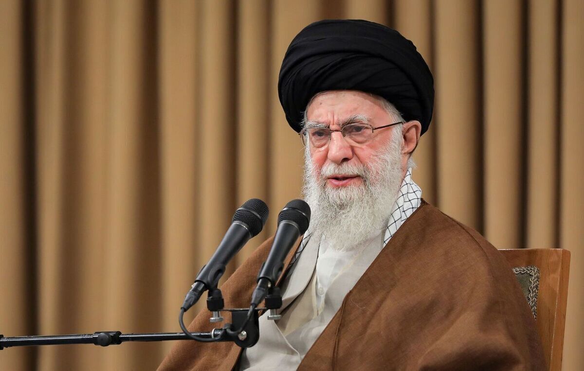 آغاز دیدار جمعی از فرماندهان نیروی هوایی و پدافند هوایی ارتش با رهبر انقلاب