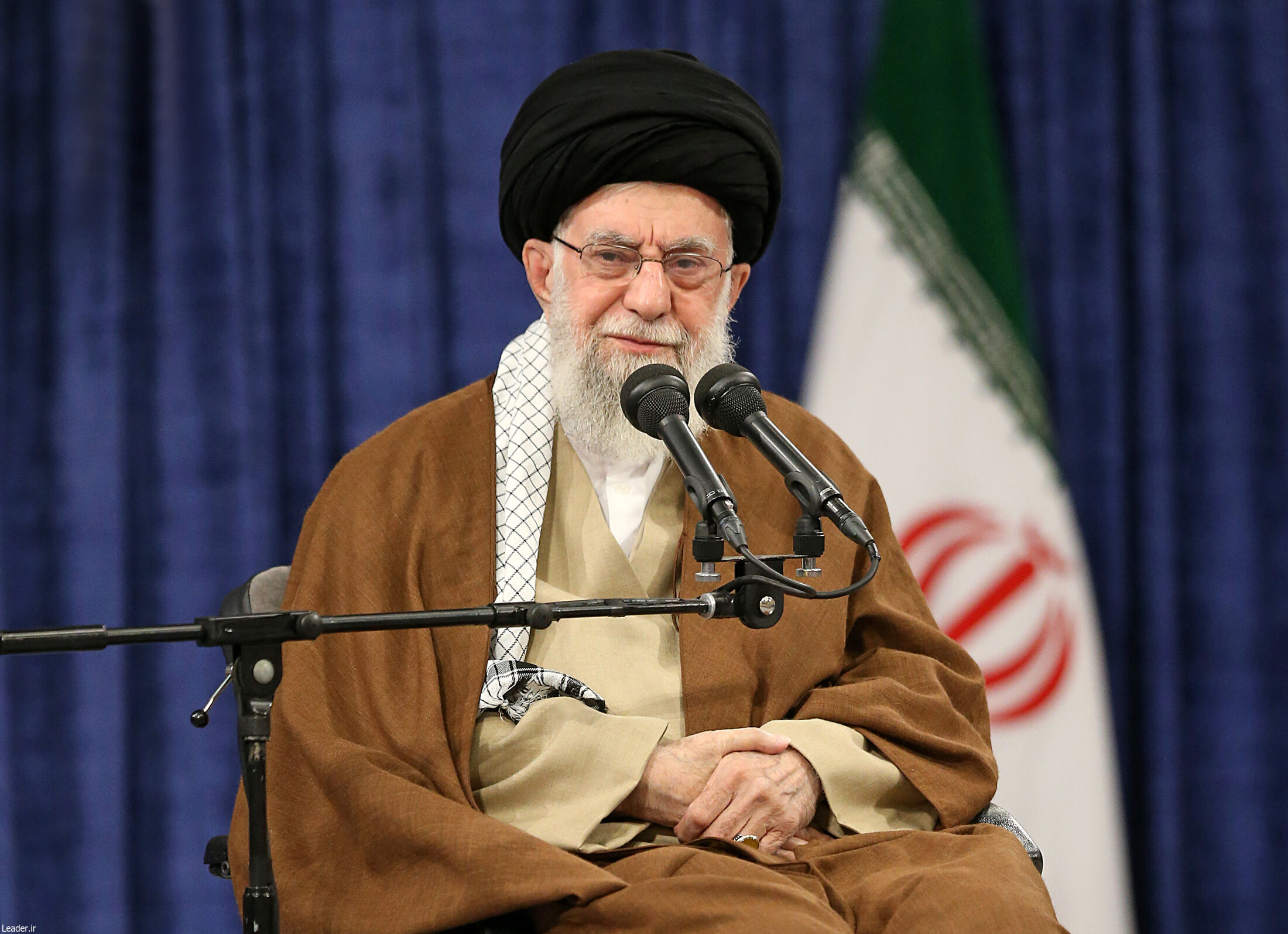 تصویری جذاب و متفاوت در دیدار بانوان با رهبر انقلاب