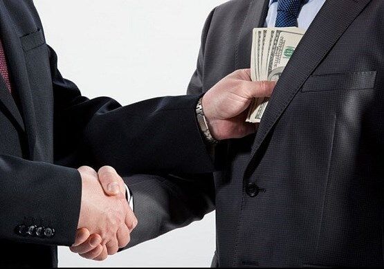 نمی‌توان با مافیای فساد مبارزه کرد چون حکمرانان هم سطح مردم، زندگی نمی‌کنند