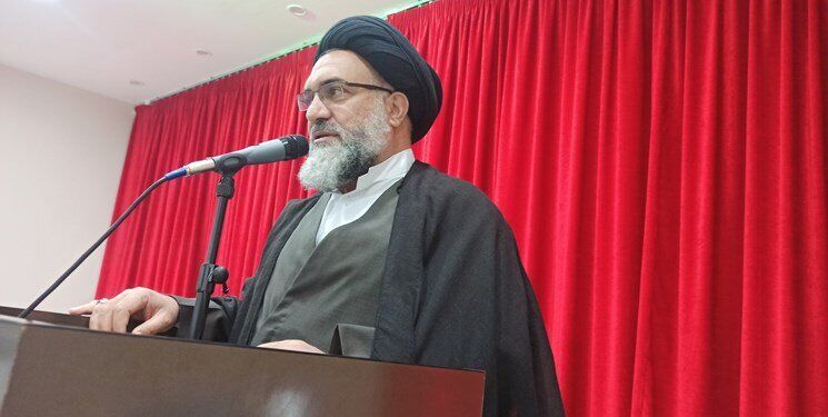 انتقاد نماینده ولی‌فقیه از نقش شیر روی سنگ قبرها