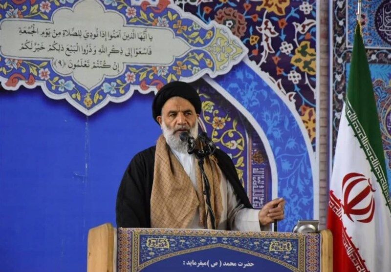 ما به دنیا نیامده‌ایم که زندگی راحت داشته باشیم/ اگر سخت‌ترین زندگی را در حریم ولایت داشته باشیم، بهترین و شیرین‌ترین زندگی است