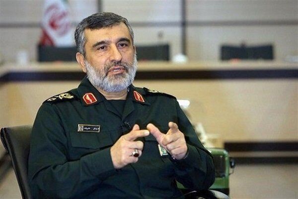 آخرین زیارت سردار حاجی‌زاده در حرم مطهر حضرت شاهچراغ قبل از حمله اسرائیل + عکس