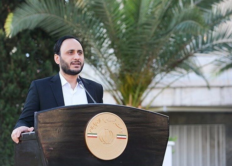 هر فرد و سازمانی که مشکل اقتصادی دارد، از جیبش هزینه کند، از کیش و قشم حرف نزند
