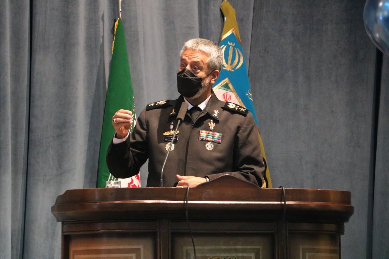 اگر ملتی قادر به دفاع از خود نباشد قطعا آسیب خواهد دید