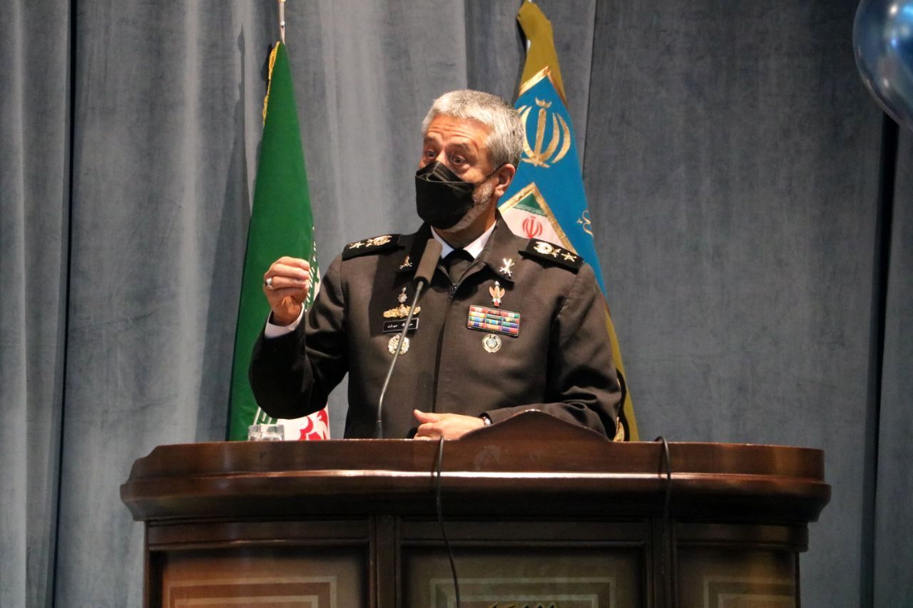 اگر ملتی قادر به دفاع از خود نباشد قطعا آسیب خواهد دید