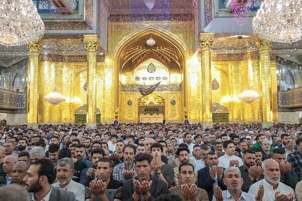 تصاویری از اقامه نماز عید فطر در کربلا 