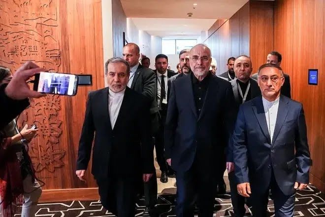 الجزیره: ایران اعتراض‌ها و نگرانی‌های زیادی درباره کندی روند اجرای تفاهم‌نامه دارد/ در مورد اجرای ماده پنجم توافق هم سوء برداشت وجود دارد/ همچنین تهران نگرانی‌های فراوانی درباره ایجاد مسیر‌های جدید دریانوردی در نزدیکی بخش عمانی تنگه دارد
