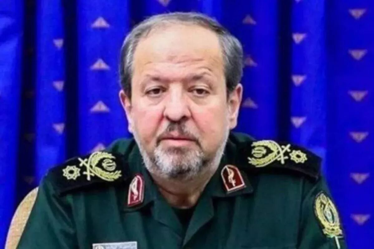 سرپرست وزارت دفاع خطاب به آمریکا: بمب‌های شما در معادلات انتخاباتی‌‌تان منفجر می‌شوند/ قدرت موشکی ما، شما را به جایی رسانده که از همین حالا باید بگویید «سلام قربان»